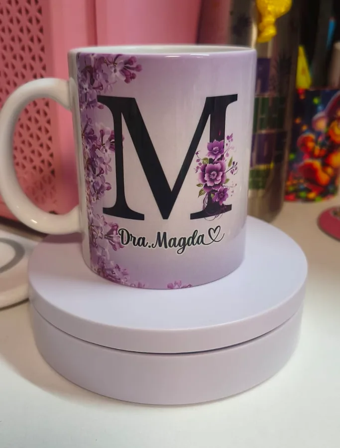 Caneca com letra e nome