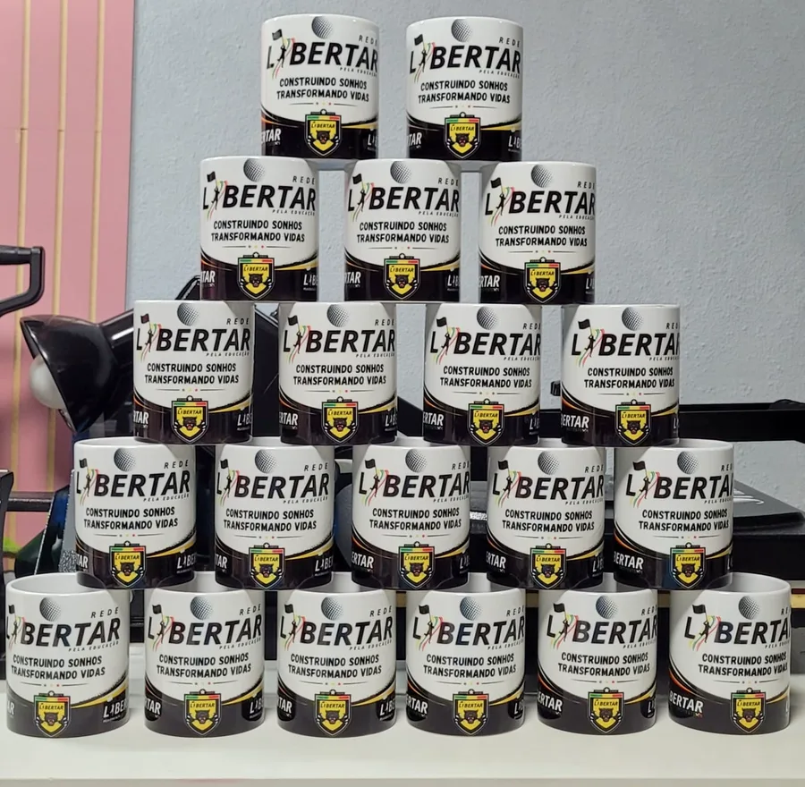 Canecas personalizadas com logotipo, empilhadas