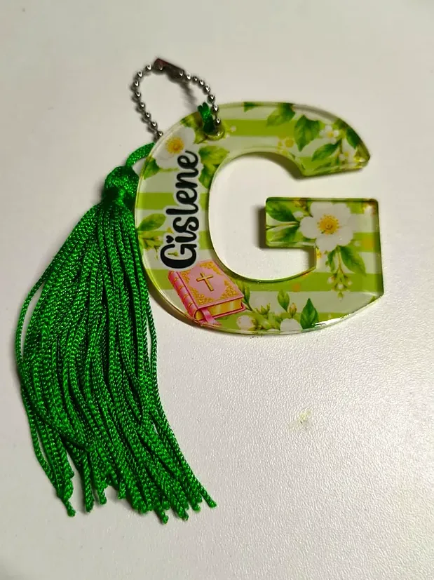 Chaveiro de letra G com nome e tassel verde